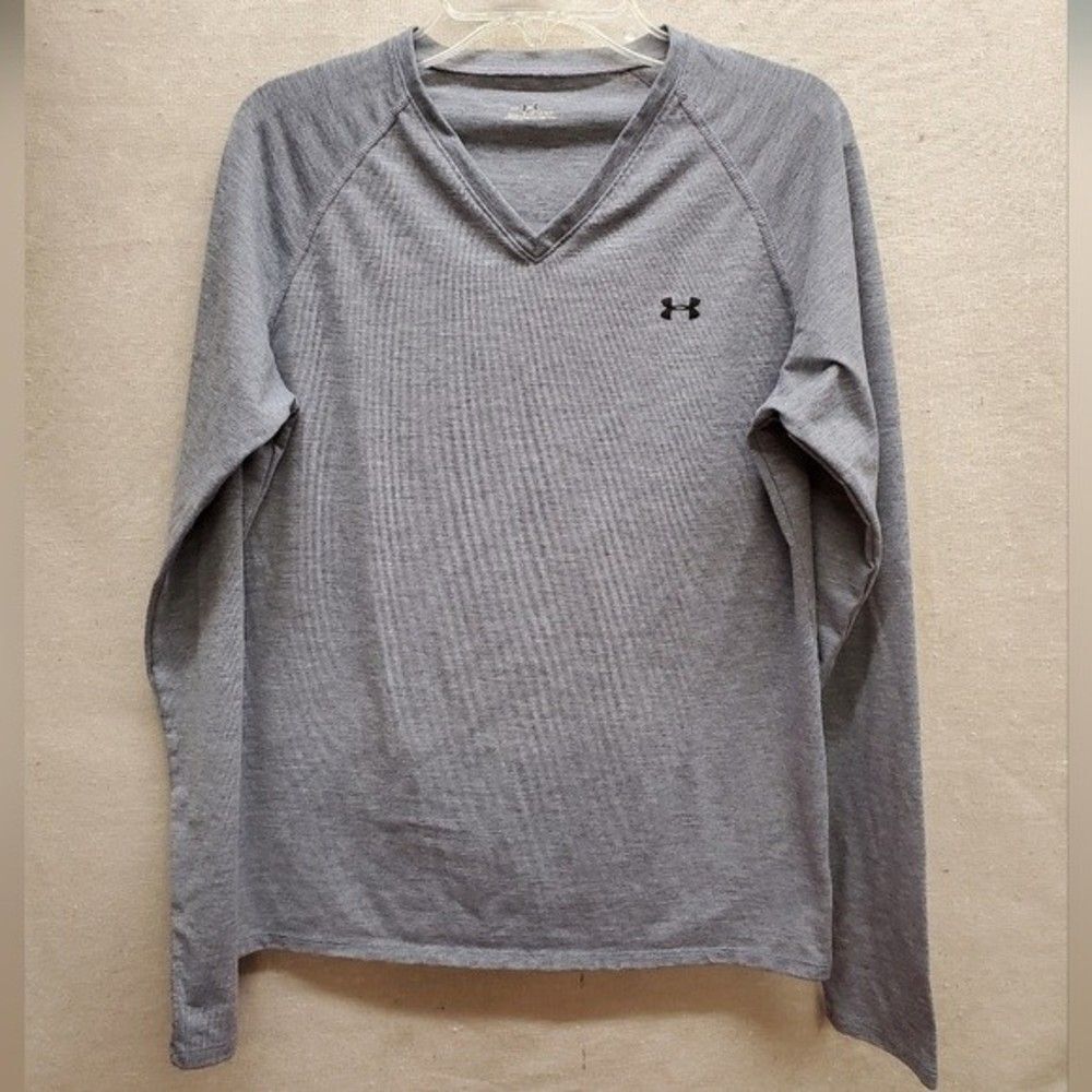 Under Armour  V-neck Top in Size M